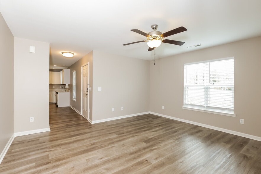 Building Photo - 223 Caddel St