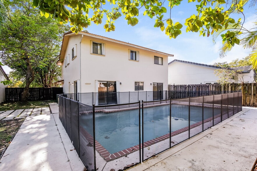 Building Photo - 10445 SW 158th Pl