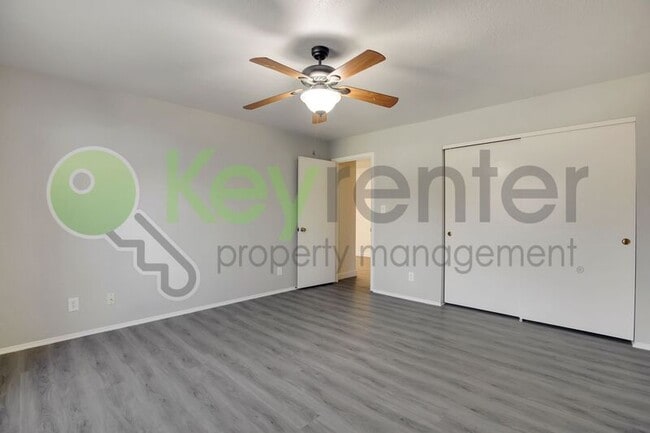 Building Photo - 809 N Hobson Ave