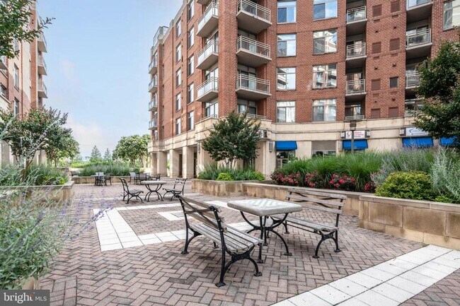 Building Photo - 3600 S Glebe Rd