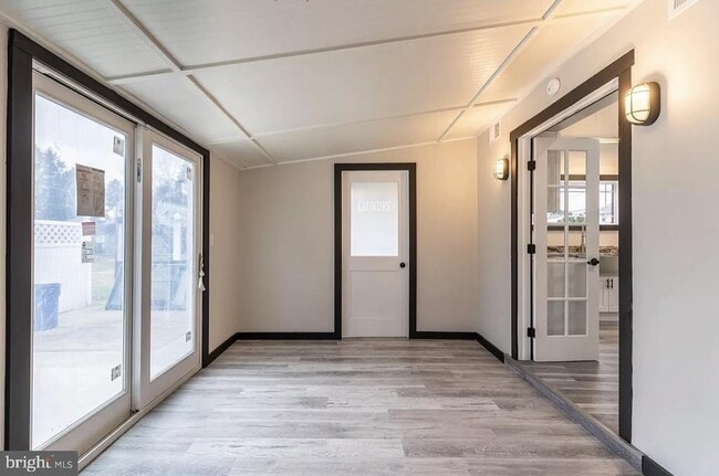 Building Photo - 259 Pinecrest Dr