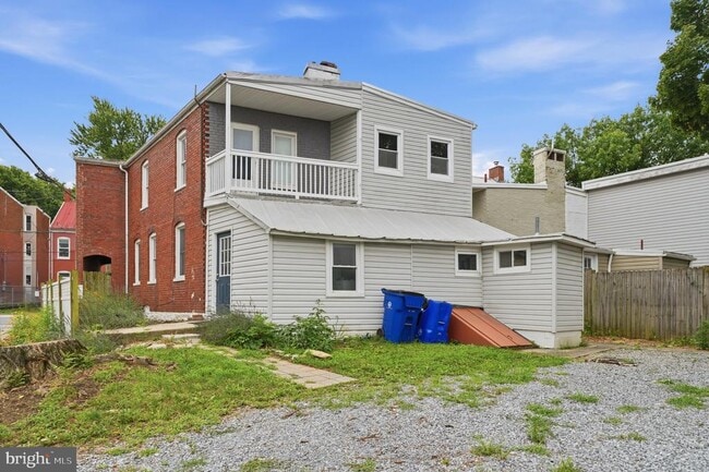 Building Photo - 403 W South St