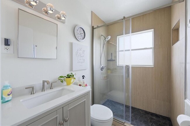 Building Photo - 723 S Brink Ave