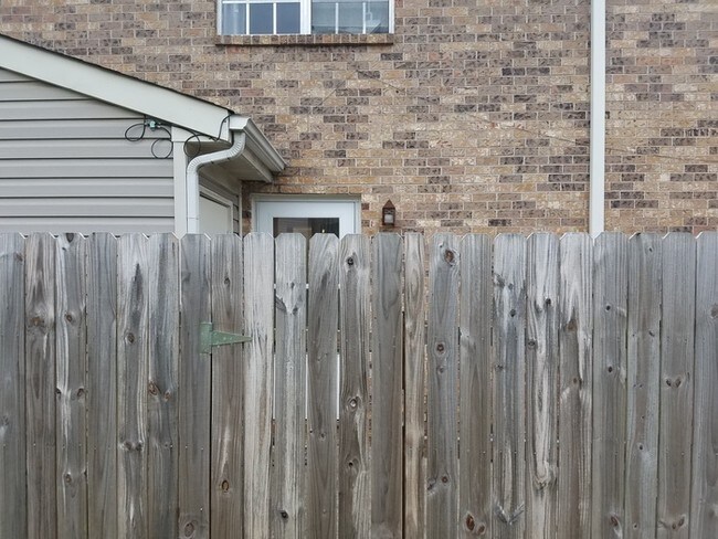 Building Photo - 2 BRM CONDO