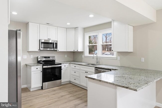 Building Photo - 706 Sue Grove Rd