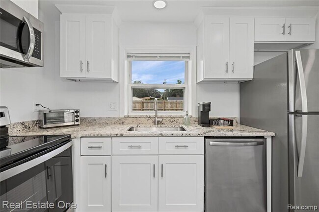 Building Photo - 3420 Fairmont Rd