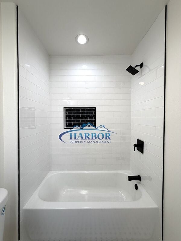 Building Photo - 3409 S Pacific Ave