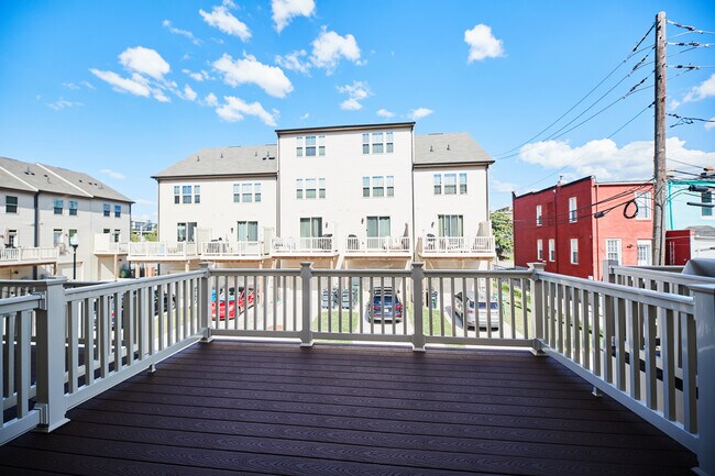 Building Photo - 207 S Newkirk St