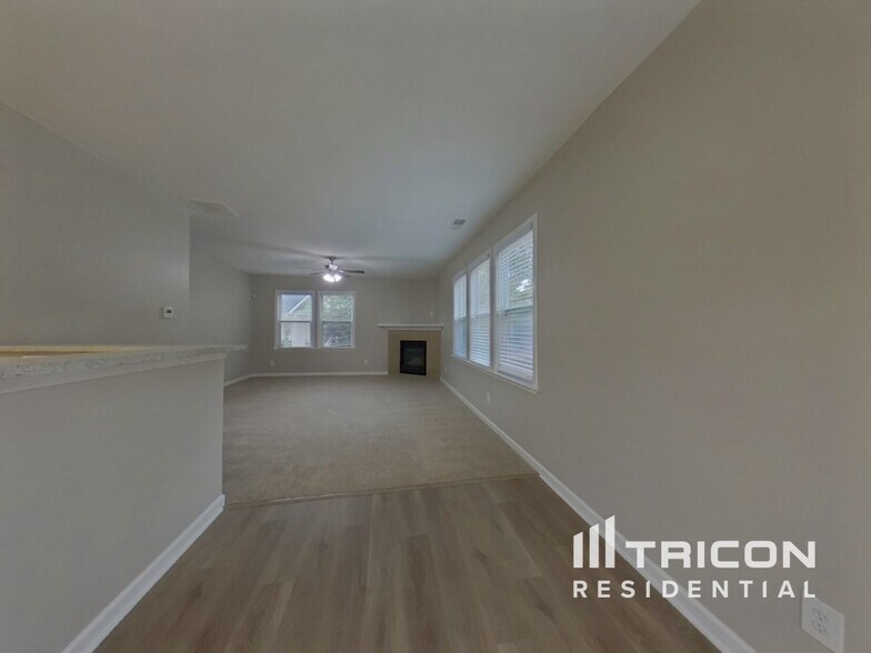 Building Photo - 8122 Valley Ridge Dr