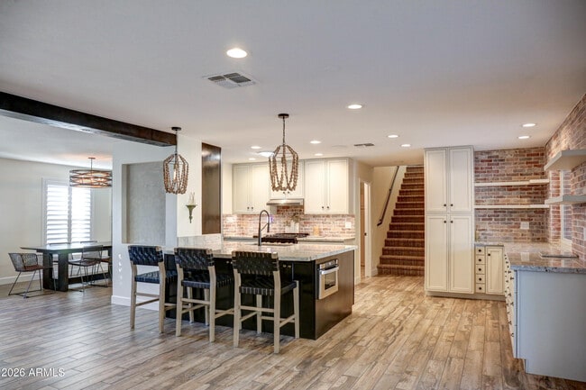 Building Photo - 2016 E State Ave