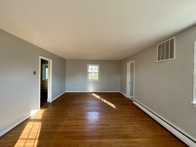 Building Photo - 845 Kennedy Ave