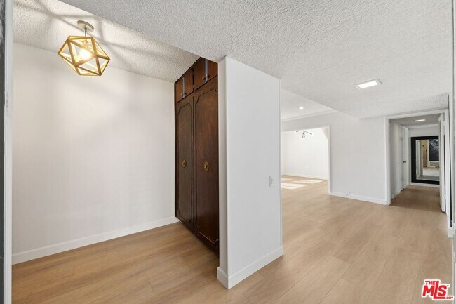 Building Photo - 3166 S Sepulveda Blvd