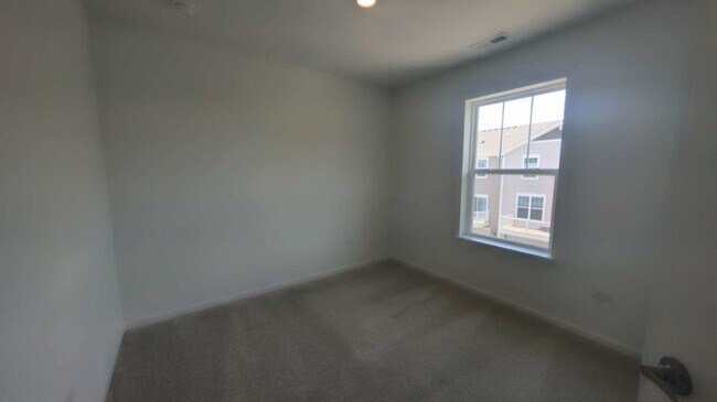Building Photo - 434 Red Oak Cir