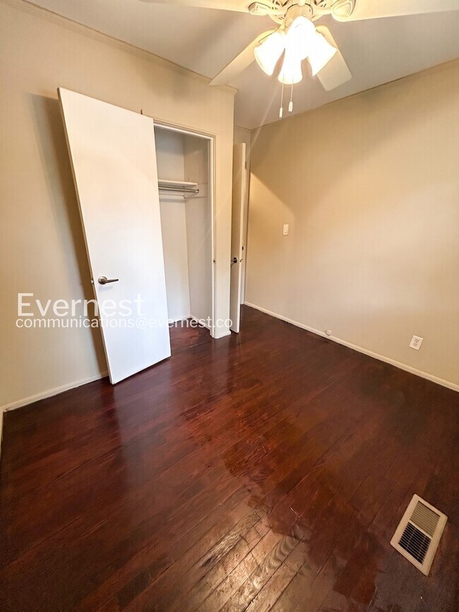 Building Photo - 1242 Addison Ave