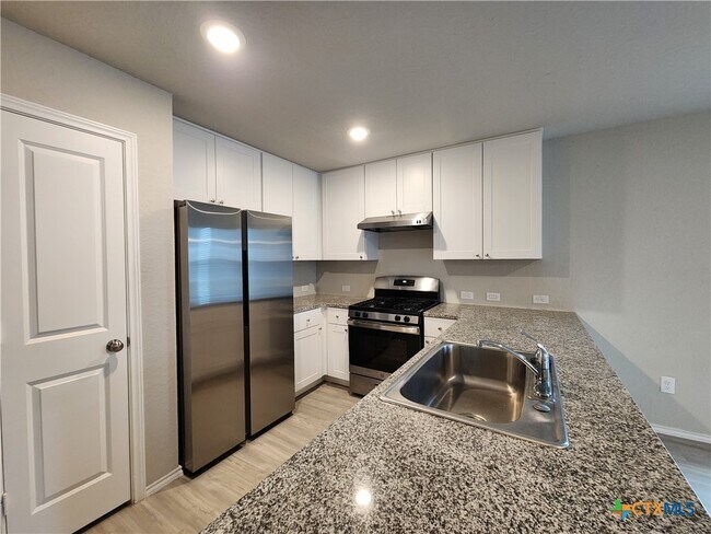 Building Photo - 522 Blue Stem Rd