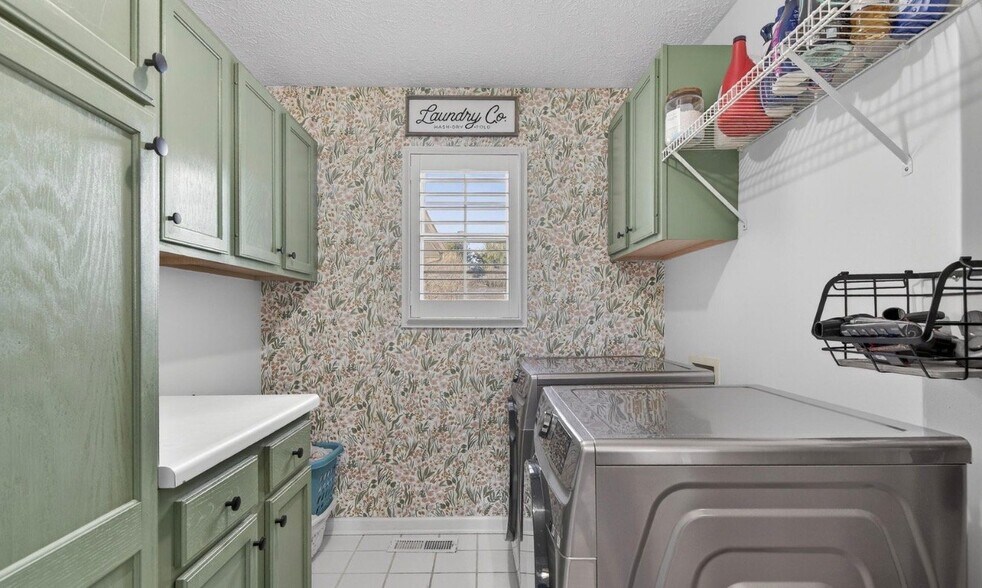 Building Photo - 18459 John Ashley Dr