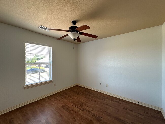 Building Photo - * Move-In Special * Beautiful 4 Bed / 2 Bath Home in Fort Smith