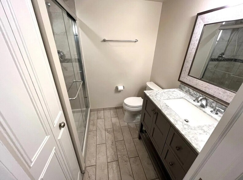 Building Photo - 429 Drummers Ln