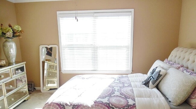 Building Photo - Spacious Greenville Home with Fenced Yard