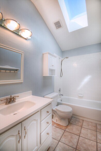 Building Photo - 1276 Canoe Creek Dr N