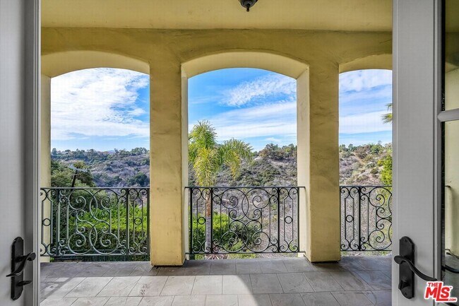 Building Photo - 3110 Benedict Canyon Drive