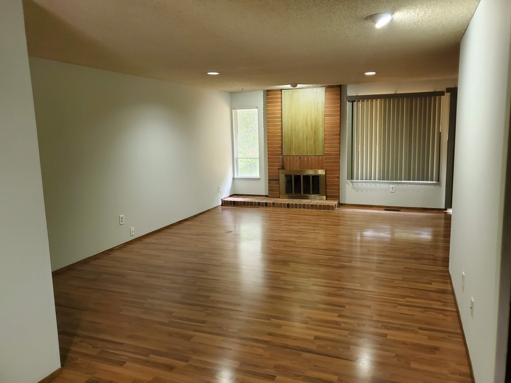 Building Photo - 14625 SW Glenbrook Rd