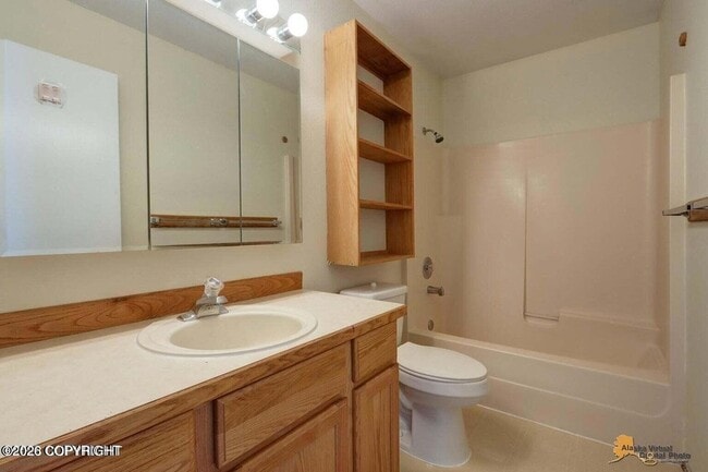 Building Photo - 430 E 14th Ave