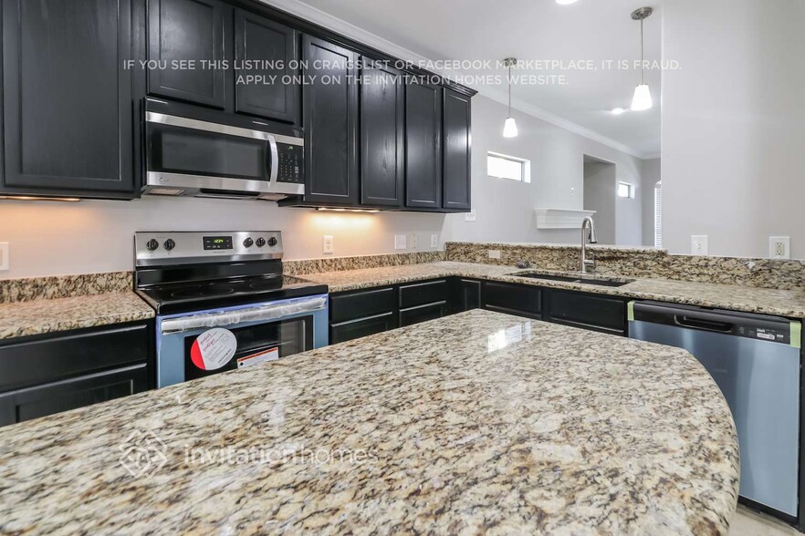 Building Photo - 17209 Panorama Dr