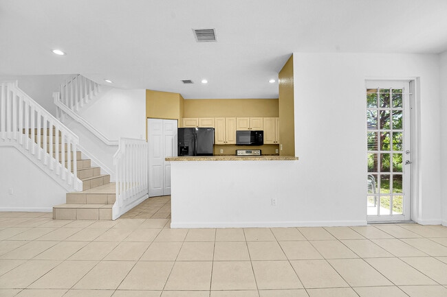 Building Photo - 1213 Lucaya Dr