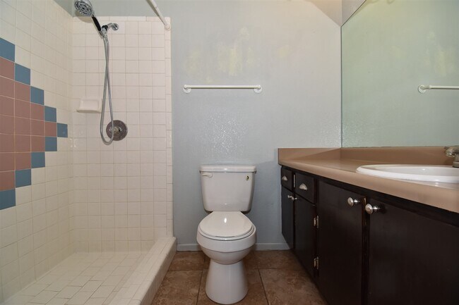Building Photo - 2776 S Avenue 2 1/2 E