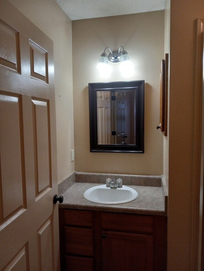 Building Photo - Cute patio home convenient to shopping and much more!