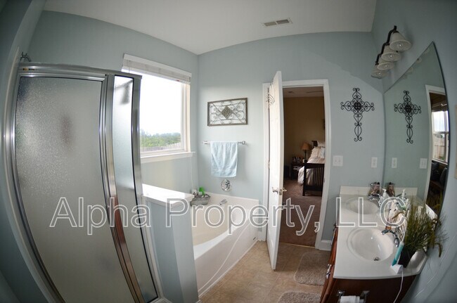 Building Photo - 135 Raven Hill Way