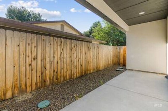 Building Photo - 3 bed, 3 bath townhome will be ready in May for you
