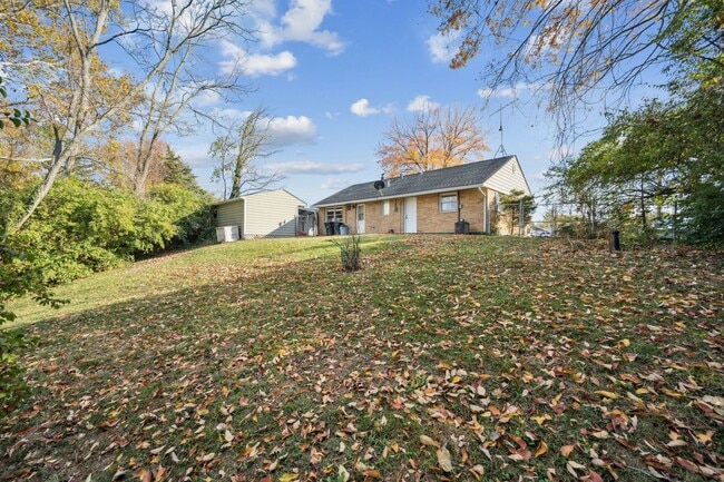 Building Photo - Summerside Ohio- 3 bed, 1 bath, Fenced Yard & Car Port