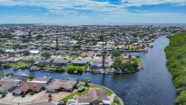 Building Photo - 6531 Santiago Ct