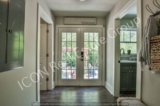 Building Photo - 3/2 Home on large lot in Woodstock