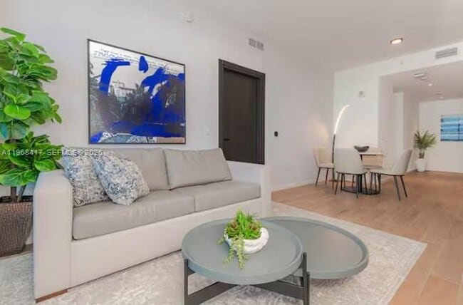 Building Photo - 398 NE 5th St