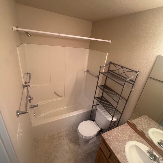 Building Photo - 2382 NE Mary Rose Pl