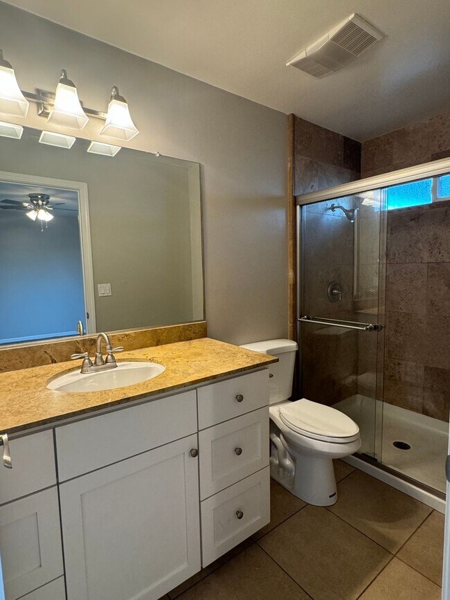 Building Photo - Avail 11/7. Nicely Updated Home in Downtow...