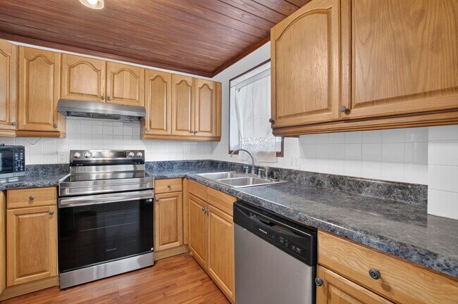 Building Photo - 200 Waterway Dr S