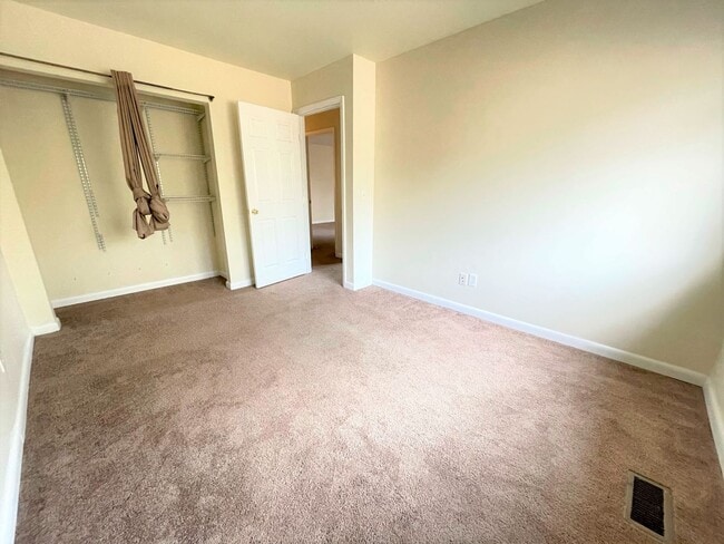 Building Photo - Spacious 3 bedroom in Finley Forest offers convenient location and neighborhood amenities