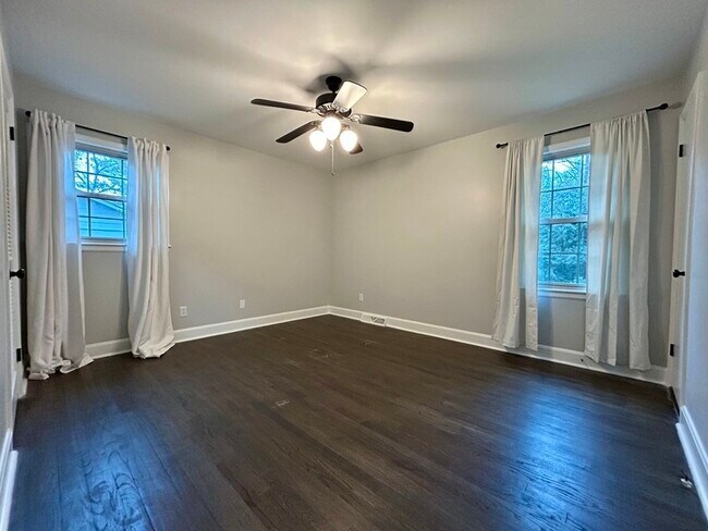 Building Photo - 5922 Amity Pl