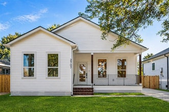 Building Photo - 2707 Jackson Blvd