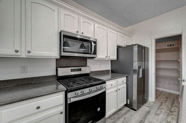Building Photo - Beautiful 3 Bedroom + Loft - SOLAR INCLUDED!