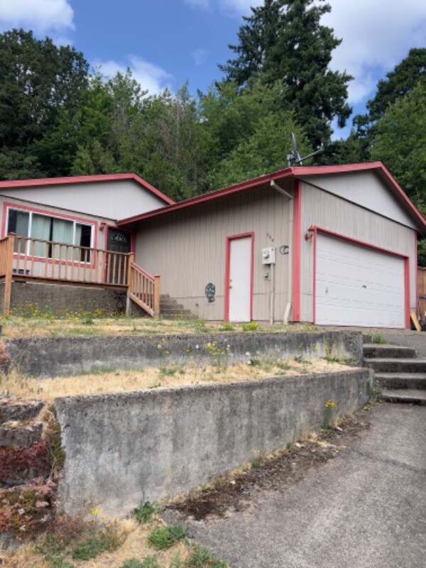 Primary Photo - 344 SE Shafford Ave
