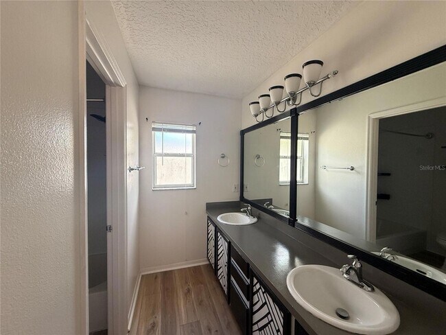 Building Photo - 4413 Riverton Dr