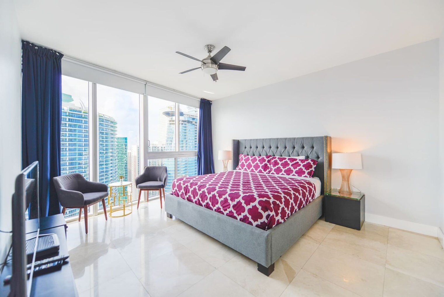 Building Photo - 485 Brickell Ave