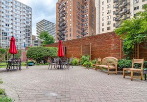 Building Photo - 2909 N Sheridan Rd