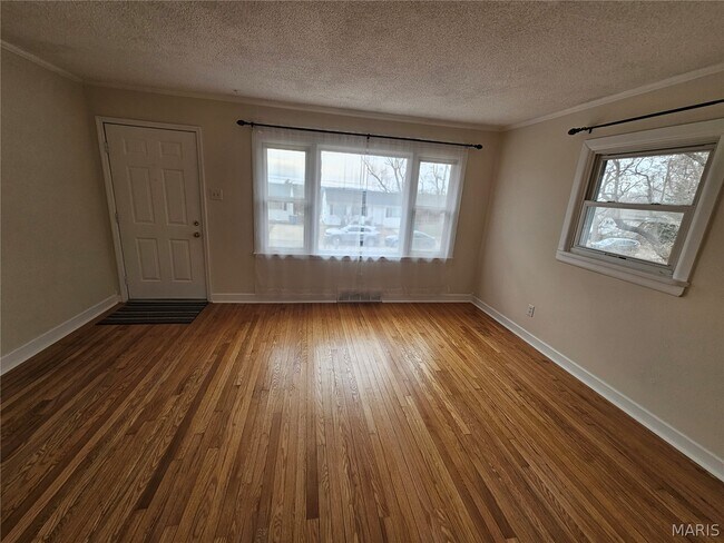 Building Photo - 206 Lake Ave