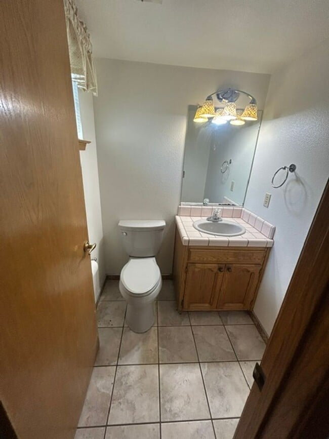 Building Photo - 3 Bedroom 2 Bathroom with a Bonus Room and Pool in the El Diamante School District!